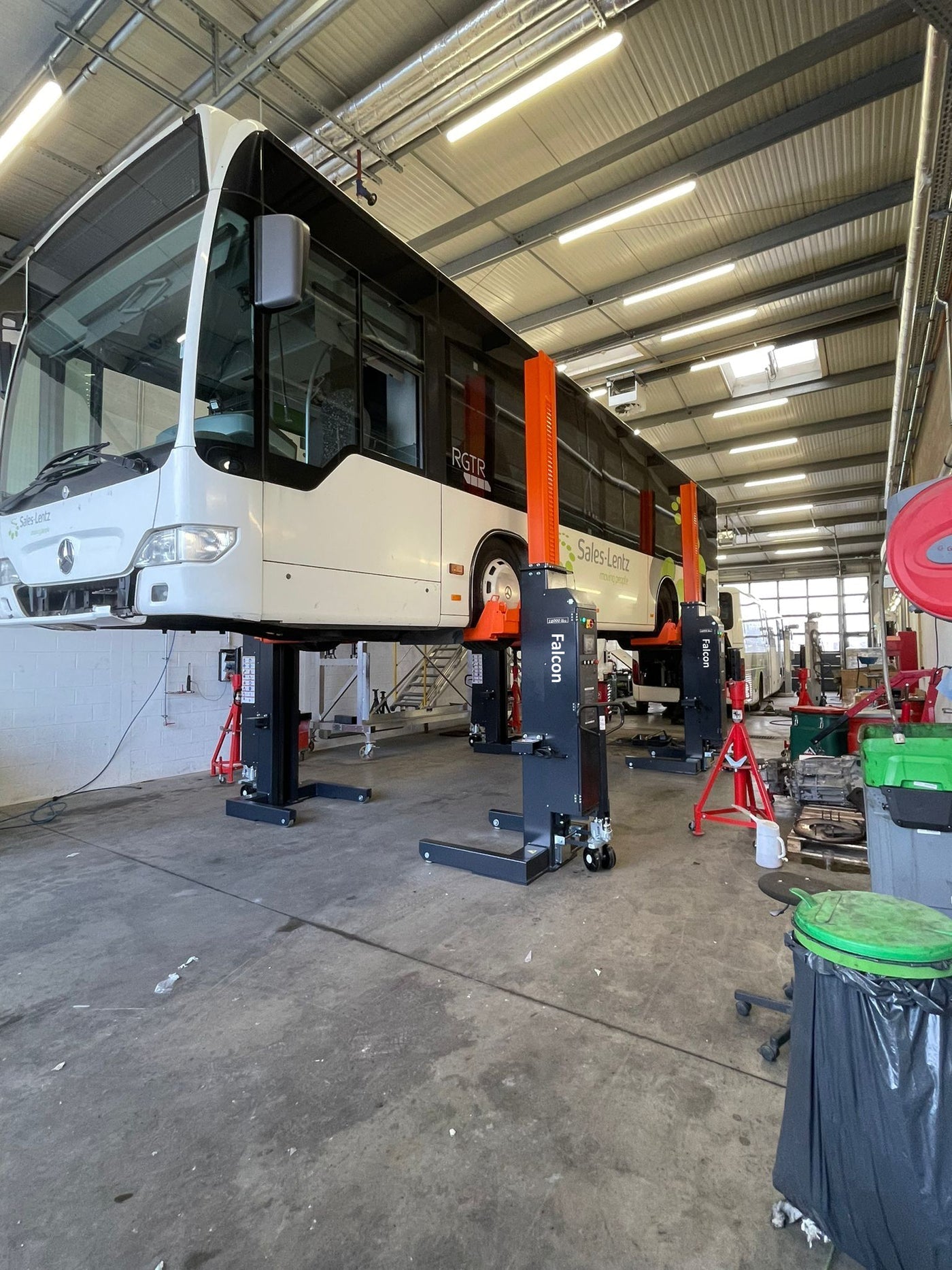 APlusLift Falcon 2200lb Mobile Column Lift #MCL-220